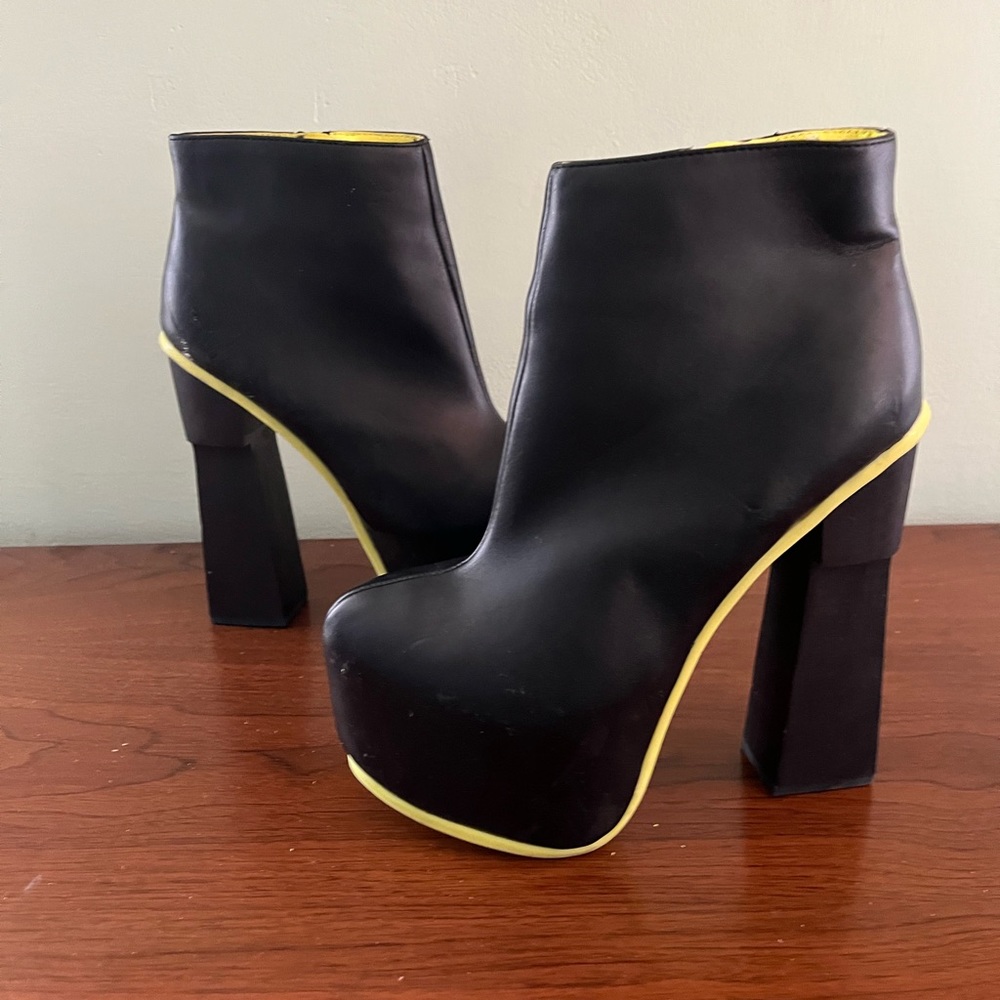 Gently worn Dolce Vita boots size 7.5
